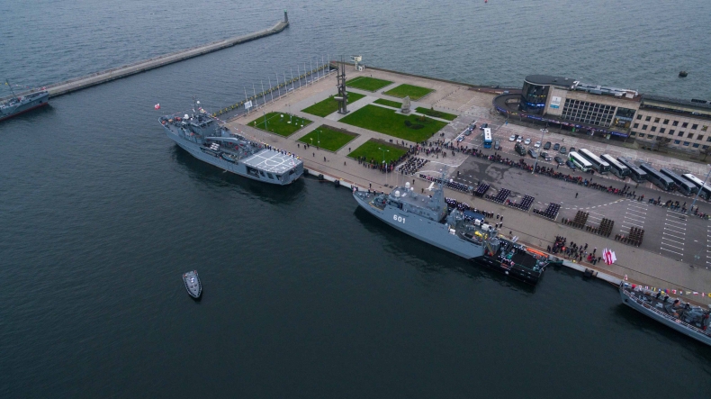 ORP Kormoran wprowadzony do służby. Macierewicz: Polska musi być silna na Bałtyku (foto, wideo) - GospodarkaMorska.pl