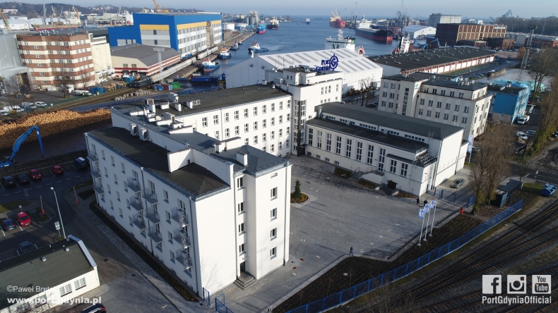 Siedziba Zarządu Morskiego Portu Gdynia S.A. jak nowa - GospodarkaMorska.pl