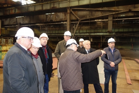 Wizyta Radnych Sejmiku w SPP – Stoczni Szczecińskiej (foto) - GospodarkaMorska.pl