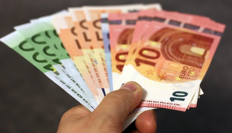 Chciał przekupić funkcjonariuszy kwotą... - GospodarkaMorska.pl
