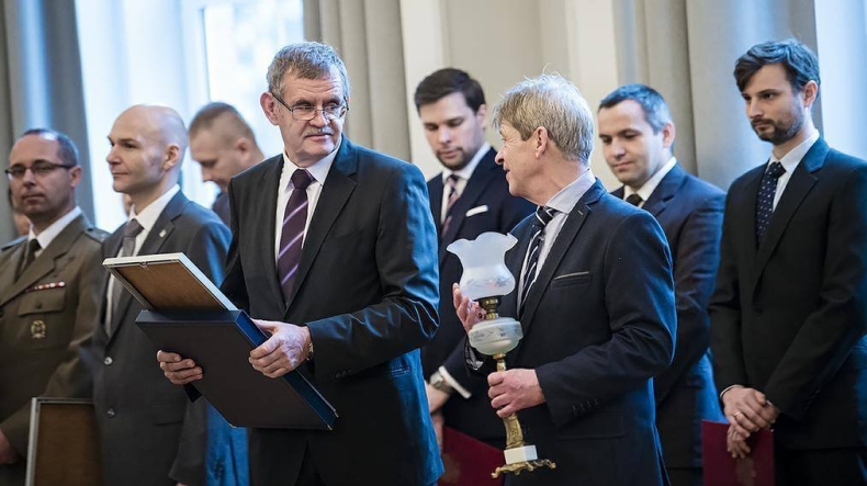 Nagrody Ministra Obrony Narodowej rozdane - GospodarkaMorska.pl