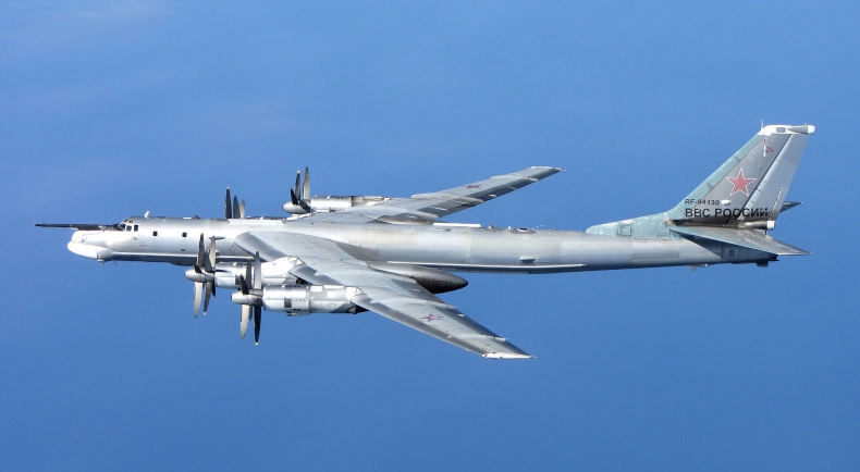 Rosja: Lot patrolowy bombowców Tu-95MS nad Oceanem Spokojnym - GospodarkaMorska.pl