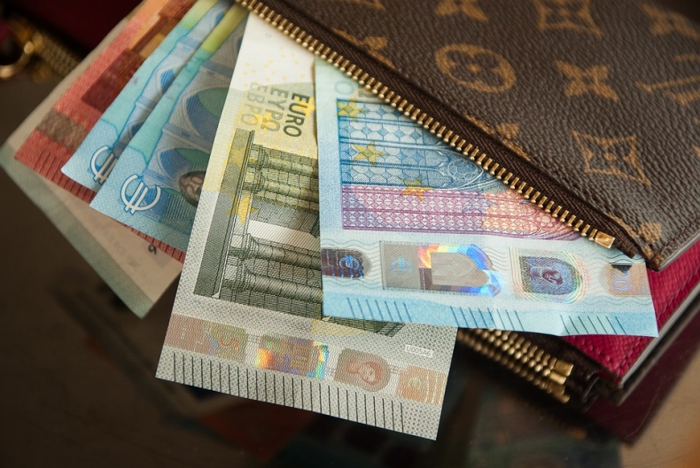 200 euro w zamian za spokój? - GospodarkaMorska.pl