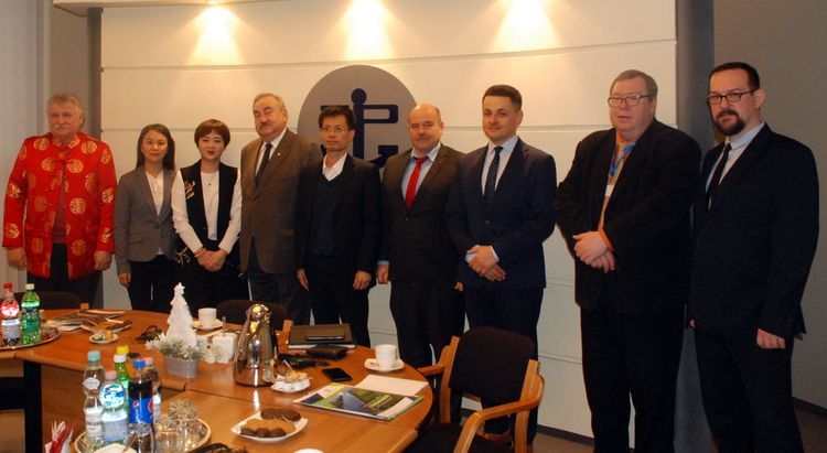 Chińczycy z wizytą w portach Szczecin i Świnoujście - GospodarkaMorska.pl