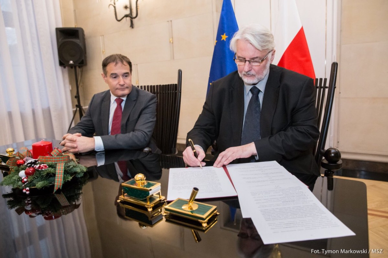 MSZ podpisało akt notarialny w sprawie siedziby Frontex w Warszawie - GospodarkaMorska.pl