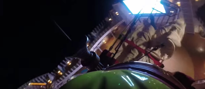 Niebezpieczna akcja ratownicza na pokładzie wycieczkowca. Sztorm szalał w najlepsze (wideo) - GospodarkaMorska.pl