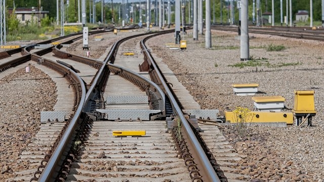 PKP PLK podpisały umowę na wymianę 103 rozjazdów - GospodarkaMorska.pl