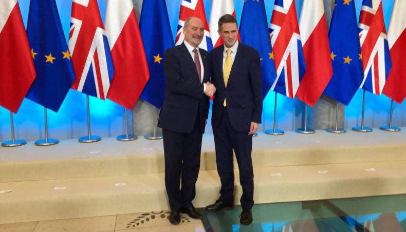 Szef MON: Polsko-brytyjski traktat obronny przybliża do współpracy w sferze bezpieczeństwa - GospodarkaMorska.pl