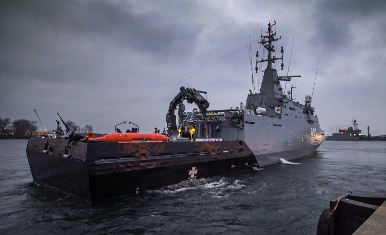 W MON podpisano umowy na kolejne niszczyciele min i okręt ratowniczy - GospodarkaMorska.pl