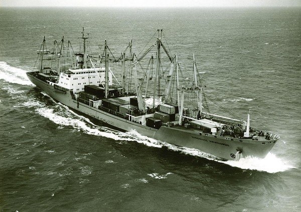 Pływająca ceramika z portem i herbem - GospodarkaMorska.pl