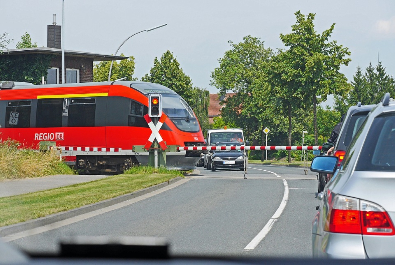 Bezkolizyjne przejazdy zwiększają bezpieczeństwo na Rail Baltica - GospodarkaMorska.pl
