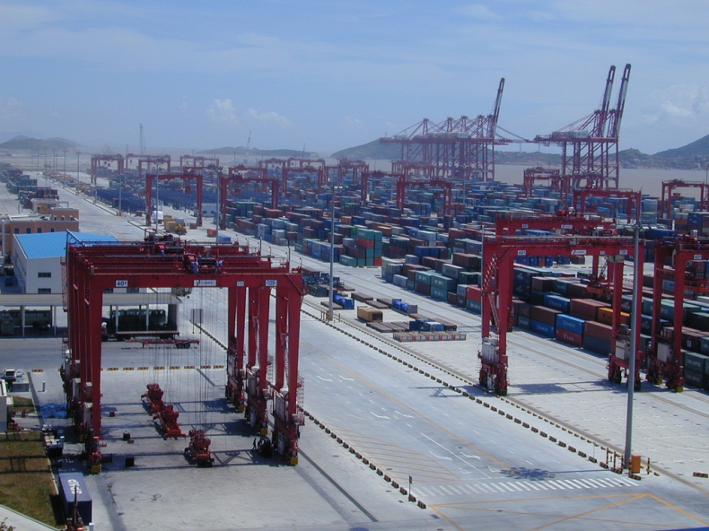 Port w Szanghaju ustanowił kolejny rekord świata w ilości przeładowanych kontenerów - GospodarkaMorska.pl