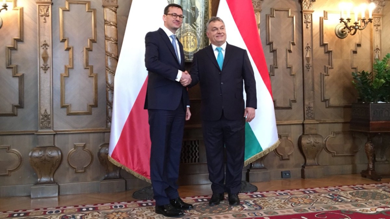 Węgry: Premier Morawiecki rozpoczął wizytę w Budapeszcie - GospodarkaMorska.pl