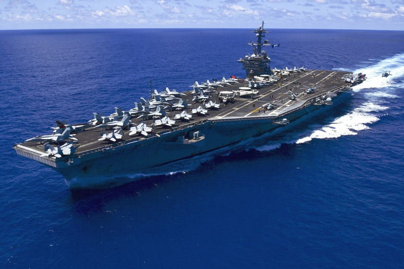 Amerykański lotniskowiec USS Carl Vinson rozpoczął pierwszą turę operacyjną w 2018 roku - GospodarkaMorska.pl