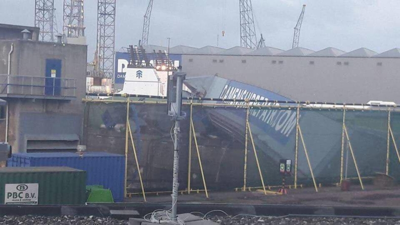 Żywioł przewrócił suwnicę w Rotterdamie (wideo) - GospodarkaMorska.pl