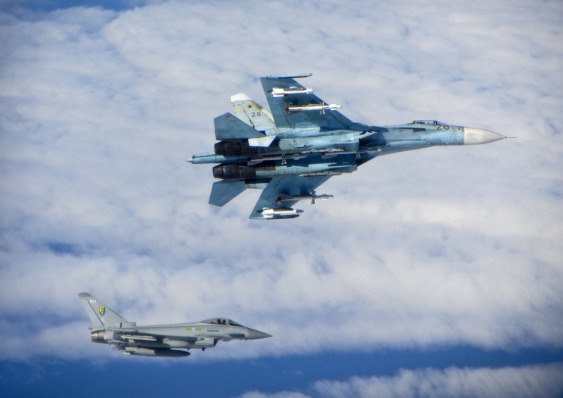 Izwiestija: Rosja wzmacnia siły powietrzne w regionie Bałtyku - GospodarkaMorska.pl