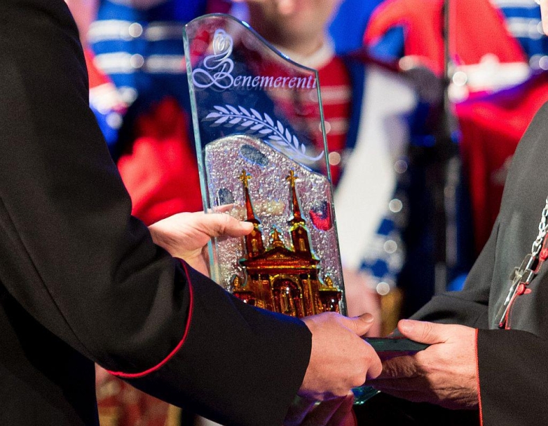 Nagrody Benemerenti dla Akademii Marynarki Wojennej i Lotniczego Pogotowia Ratunkowego - GospodarkaMorska.pl