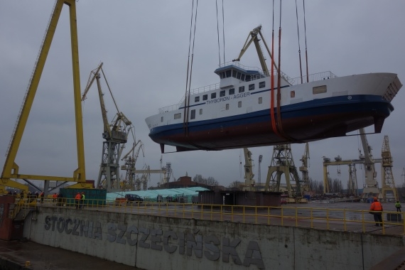 W Szczecinie zwodowano kolejny ekologiczny prom dla Duńczyków (foto) - GospodarkaMorska.pl