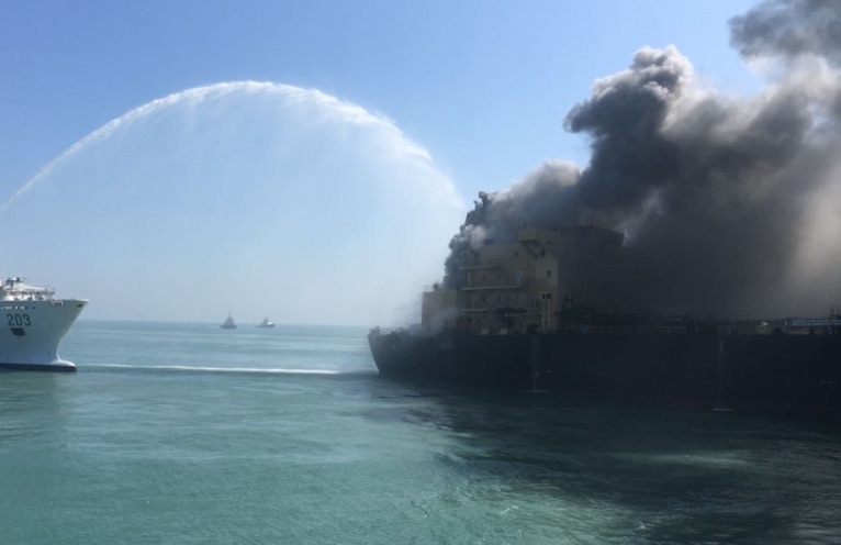 Kolejny pożar tankowca: członek załogi zmarł wskutek poważnych oparzeń [foto,wideo] - GospodarkaMorska.pl