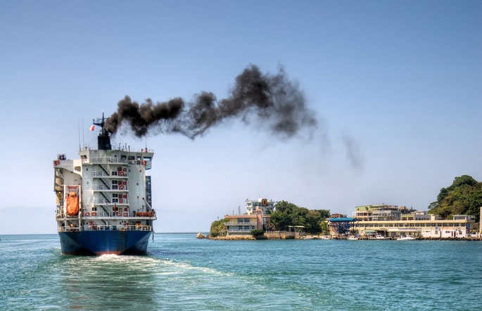 Organizacje ekologiczne i żeglugowe wzywają do zakazu przewożenia paliwa wysokosiarkowego na statkach po 2020 roku - GospodarkaMorska.pl