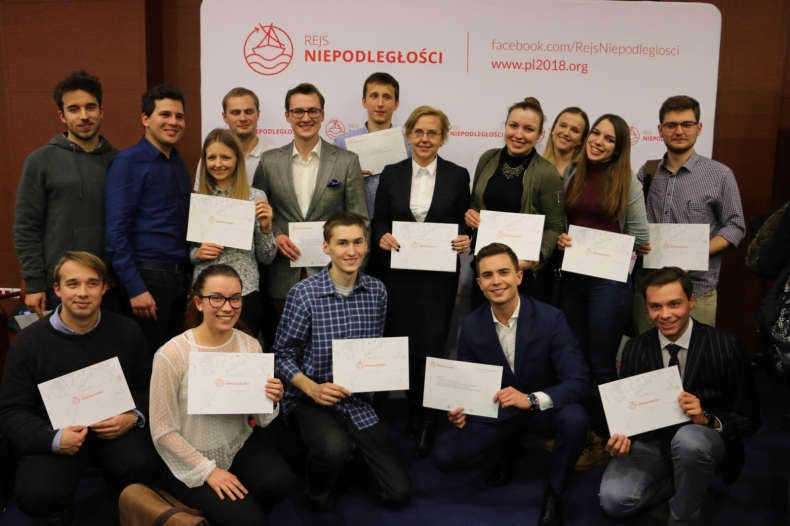 400 laureatów popłynie w Rejs Niepodległości - GospodarkaMorska.pl