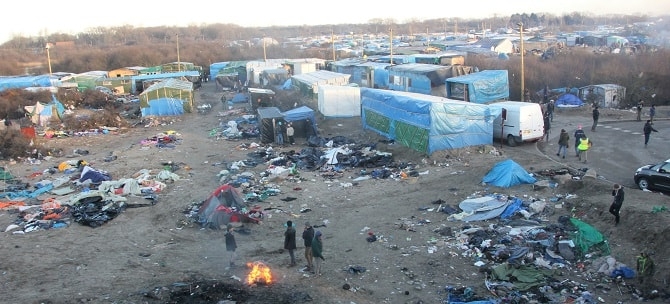 Francusko-brytyjskiego sporu o nielegalnych migrantów w Calais ciąg dalszy - GospodarkaMorska.pl