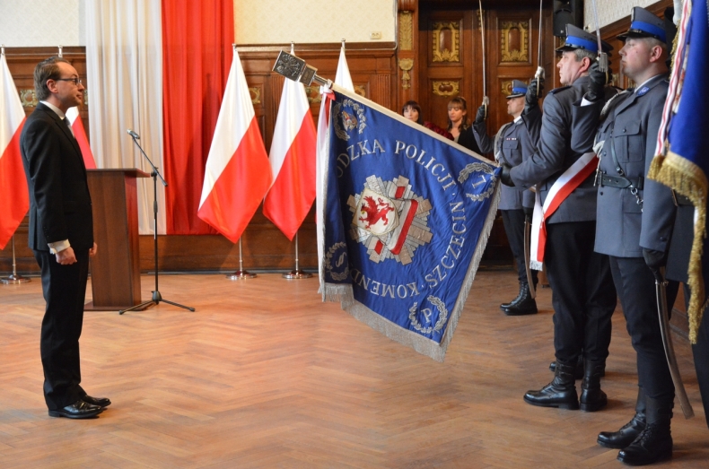 Szczecin: Krzysztof Kozłowski pożegnał się z urzędem wojewody - GospodarkaMorska.pl