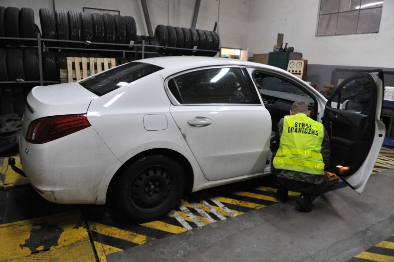 Peugeot, quad i silniki zatrzymane w Świnoujściu - GospodarkaMorska.pl