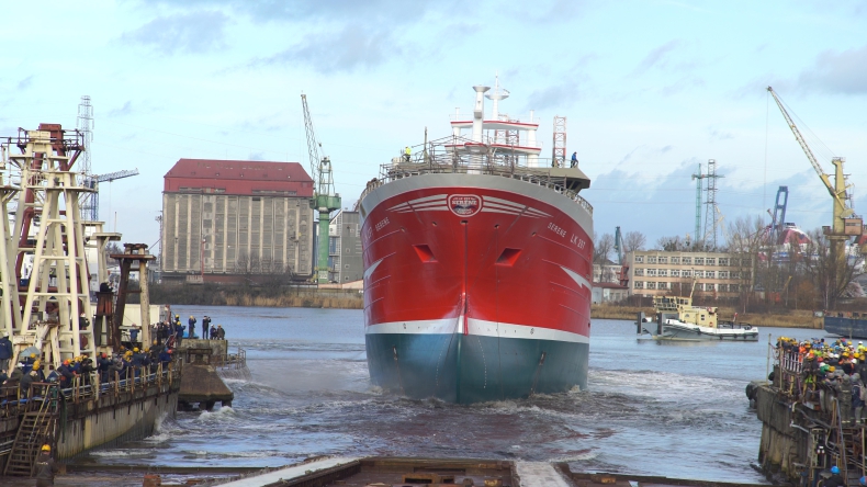 Pierwsze w tym roku wodowanie w SR Nauta. Na początek trawler pelagiczny (foto, wideo) - GospodarkaMorska.pl