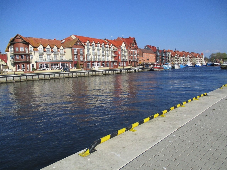 W Ustce rybak wpadł do kanału portowego - GospodarkaMorska.pl