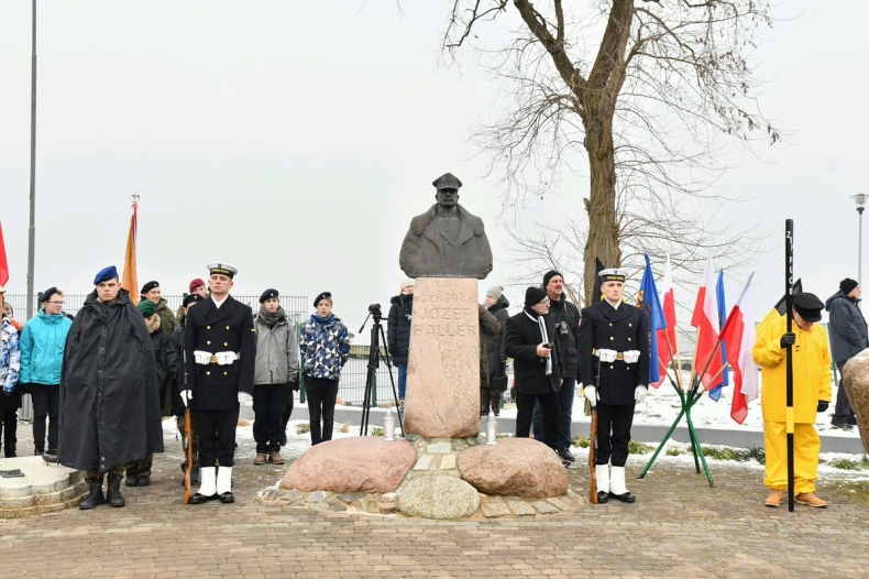 Prezydent z Pucka: 98 lat temu wyruszyliśmy w drogę, która wyprowadziła nas na szerokie wody Europy i świata - GospodarkaMorska.pl