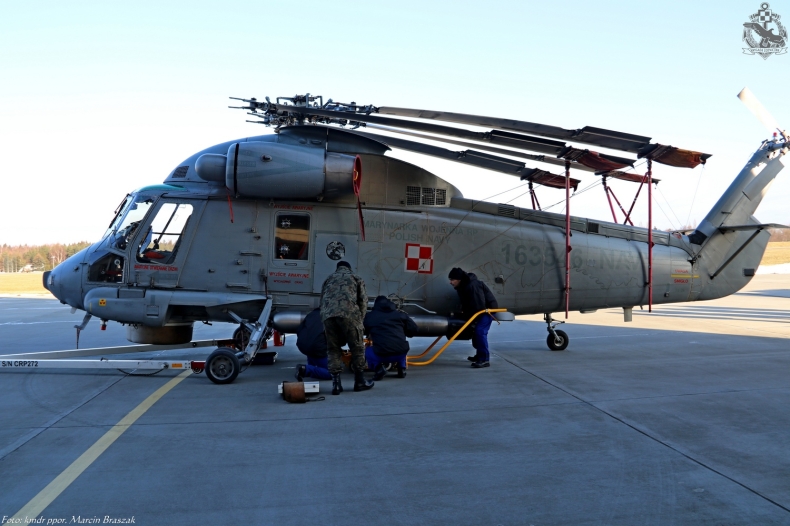 Kierownicza kadra techniki lotniczej SZ RP w 43 Bazie - GospodarkaMorska.pl