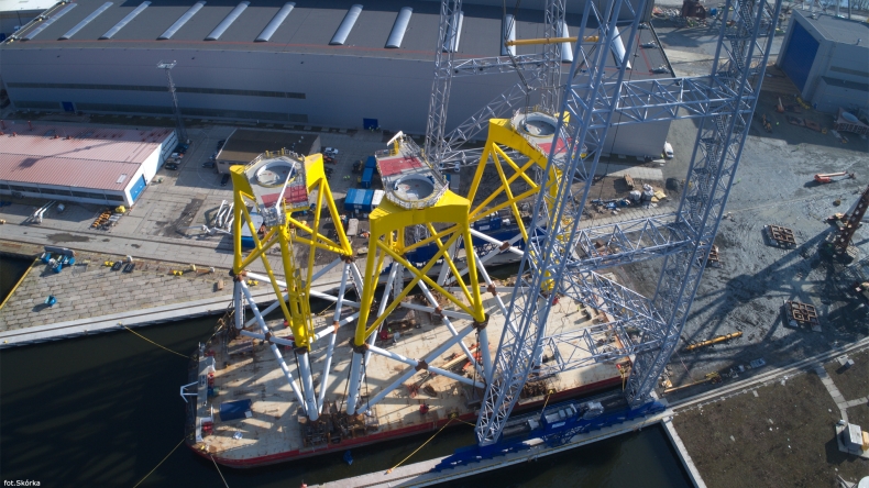 Wszystkie trzy jackety ST3 Offshore gotowe do transportu - GospodarkaMorska.pl