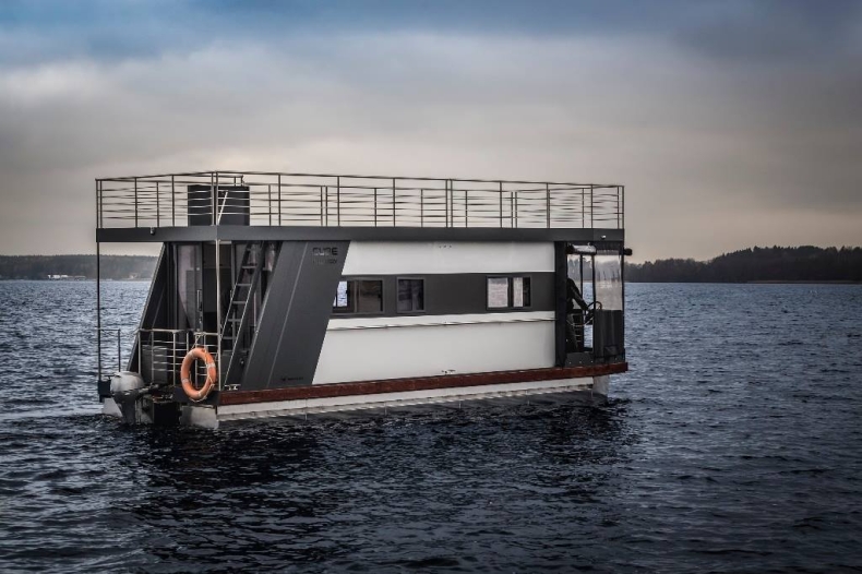 Houseboat – pływający dom z misją społeczną (foto, wideo) - GospodarkaMorska.pl