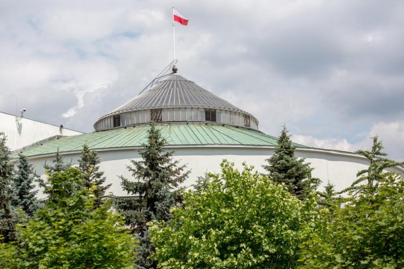 Sejm - projekt zmniejszający wymagania reprezentantów załóg w radach spółek Skarbu Państwa do komisji - GospodarkaMorska.pl