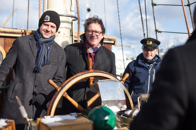 Rządowa delegacja z Islandii ugoszczona na pokładzie Zawiszy Czarnego - GospodarkaMorska.pl
