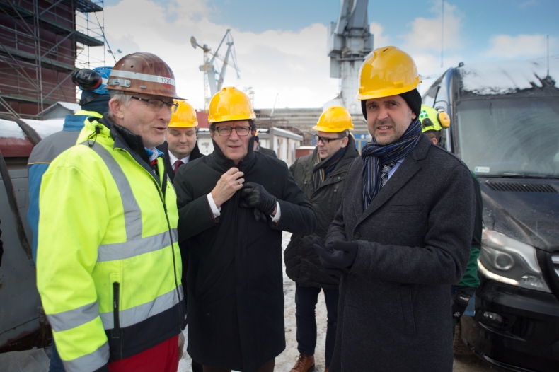 Wizyta Ministra Rybołóstwa Islandii w stoczni CRIST - GospodarkaMorska.pl
