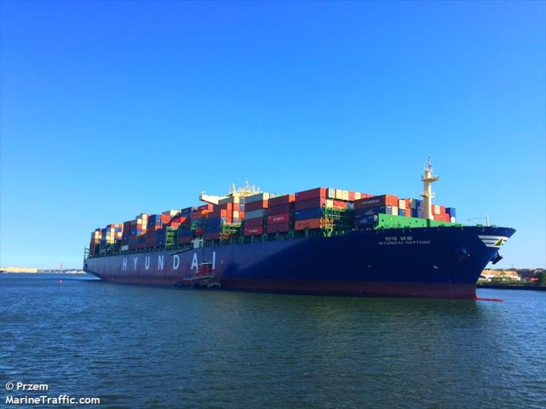 Ponad 70 kontenerów spadło ze statku Maersk Shanghai - GospodarkaMorska.pl