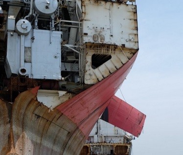 Są pierwsze oskarżenia w sprawie firm złomujących statki na azjatyckich plażach - GospodarkaMorska.pl