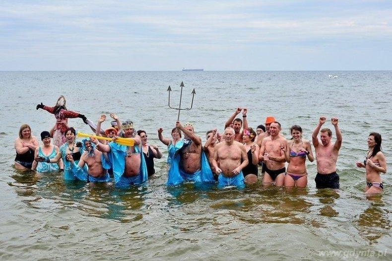 Lodowata kąpiel i marsz dla lasu - GospodarkaMorska.pl