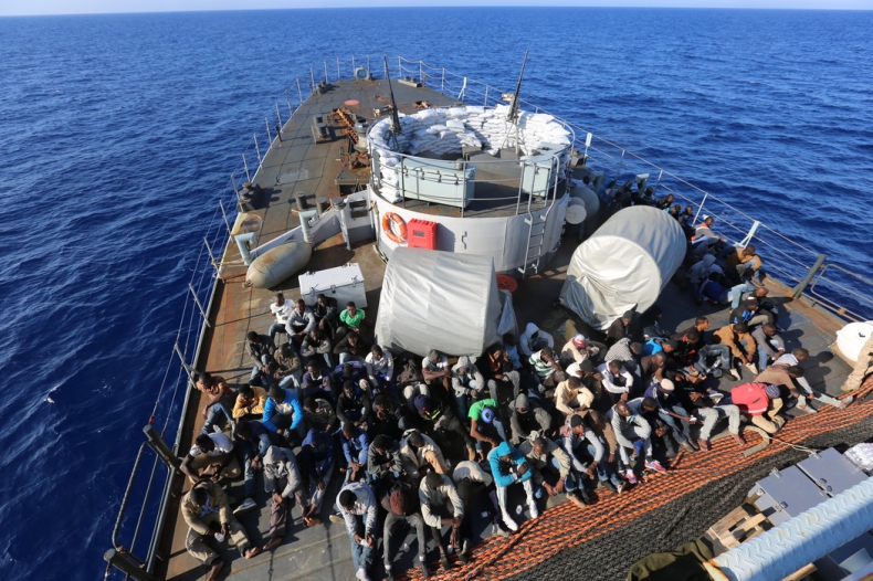 Włochy: Nakaz konfiskaty statku, który uratował migrantów - GospodarkaMorska.pl
