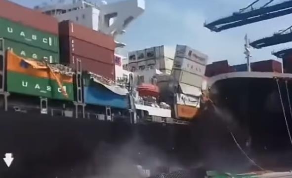 Dramatyczne zderzenie dwóch kontenerowców w porcie Karaczi (wideo) - GospodarkaMorska.pl
