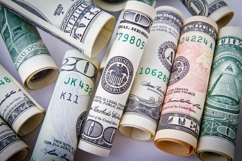 Ropa w USA zmierza do 66 USD za baryłkę - zapasy surowca poniżej 5-letniej średniej - GospodarkaMorska.pl