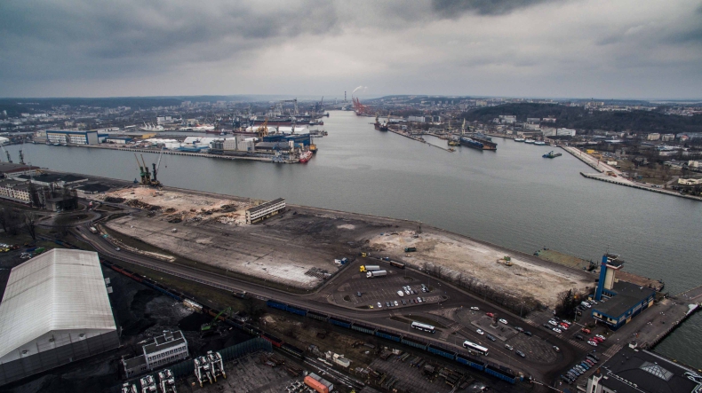 Tak wyglądają prace przy budowie nowego terminalu promowego w Gdyni (foto, wideo) - GospodarkaMorska.pl