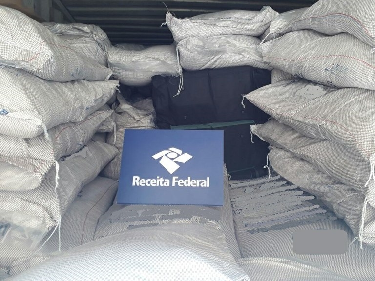 Brazylia: Przejęto dwie tony kokainy w porcie Santos - GospodarkaMorska.pl