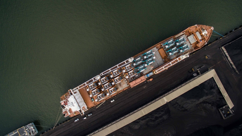 Te urządzenia trafią do amerykańskich portów. Na pokładzie statku z Gdyni do USA popłynęło ich aż 18 (foto, wideo) - GospodarkaMorska.pl