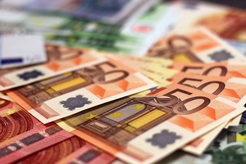 Euro osłabiło się pod koniec kwartału - GospodarkaMorska.pl