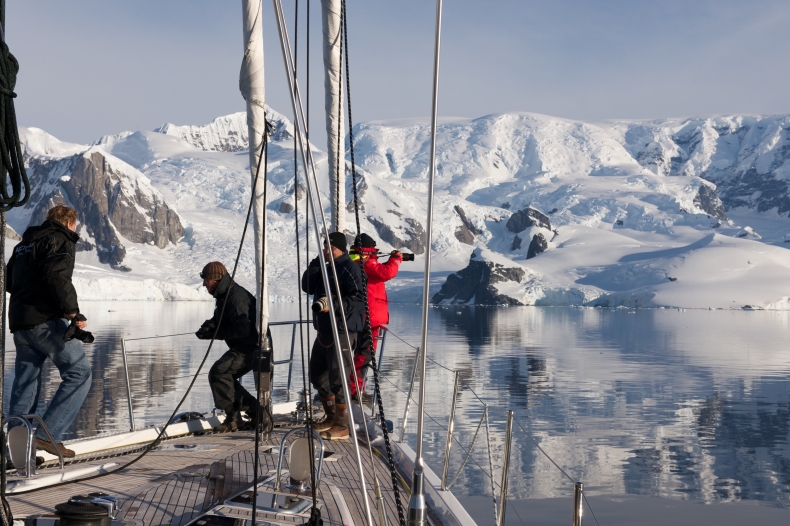 Polscy żeglarze po okrążeniu Antarktydy na mecie w Hobart - GospodarkaMorska.pl