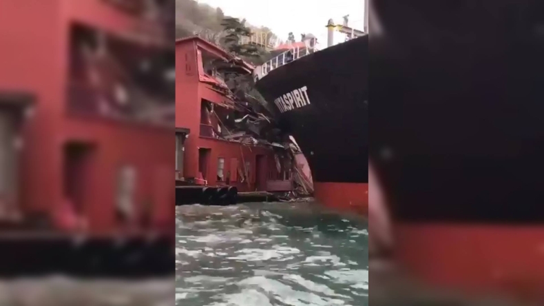 Stracili kontrolę nad statkiem i staranowali historyczną willę. Duże zniszczenia (wideo) - GospodarkaMorska.pl