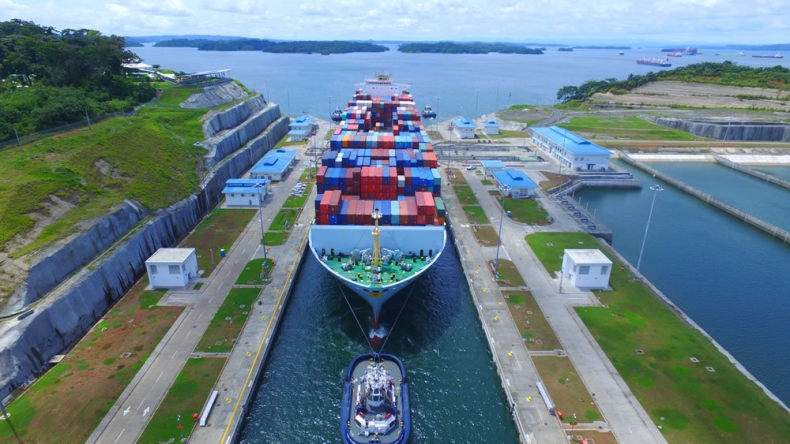 Kanał Panamski gotowy na więcej odwiedzin dużych kontenerowców - GospodarkaMorska.pl